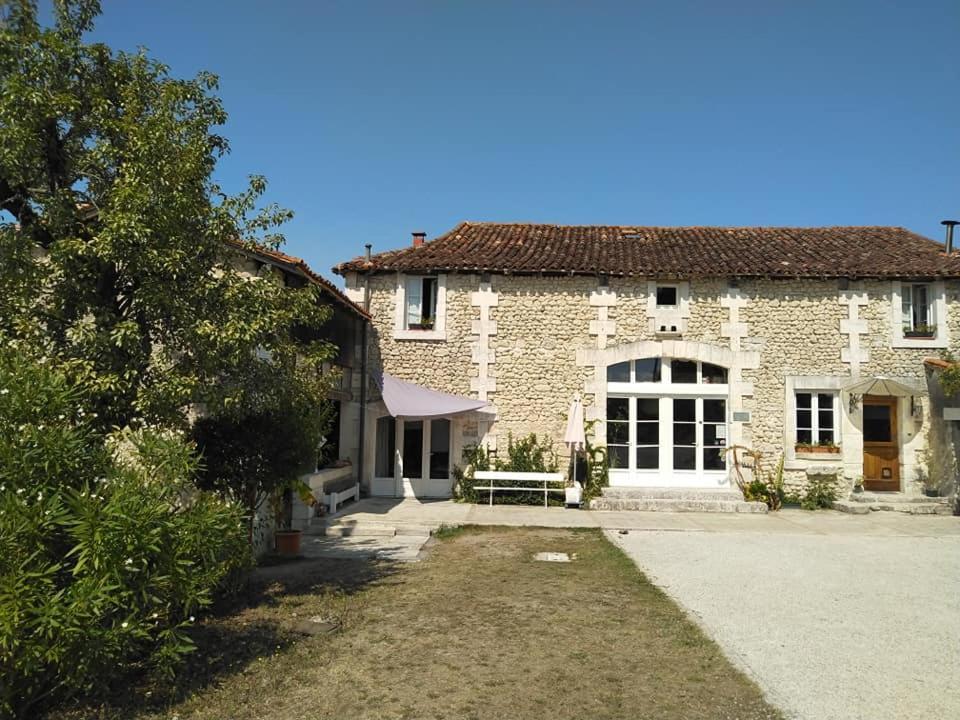 La Grange De Lucie -Chambres D'Hotes En Perigord-Dordogne Nanteuil-Auriac-de-Bourzac Exterior photo