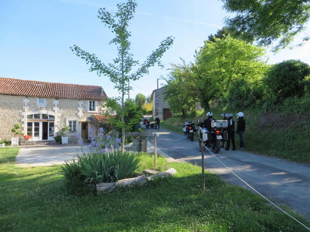 La Grange De Lucie -Chambres D'Hotes En Perigord-Dordogne Nanteuil-Auriac-de-Bourzac Exterior photo